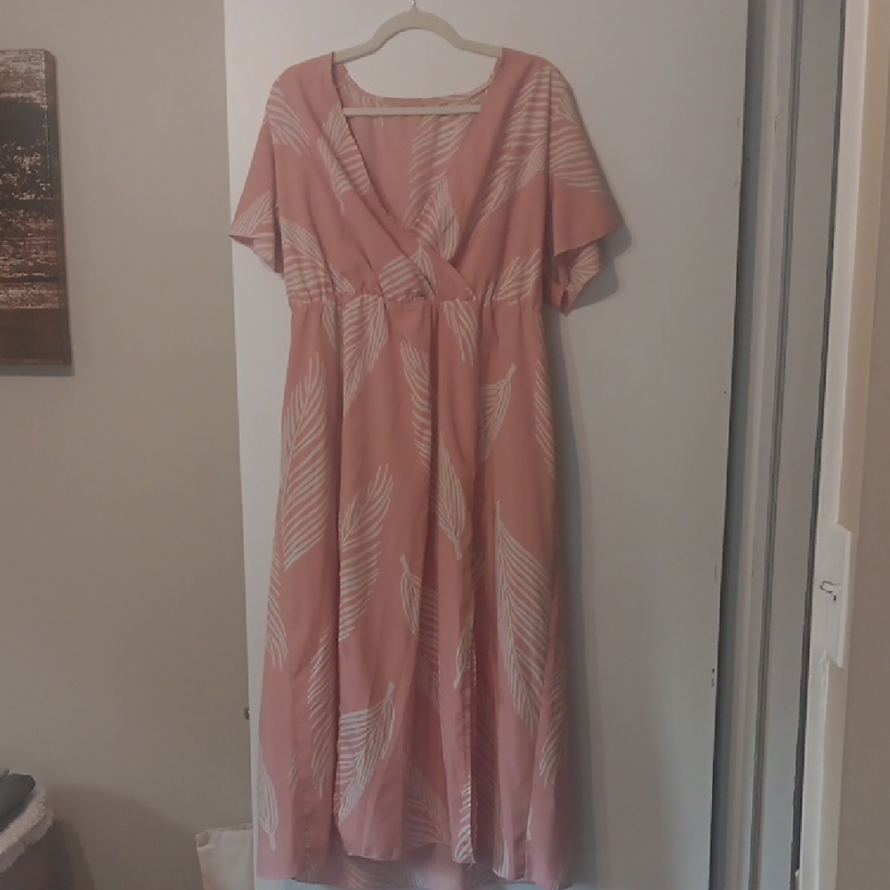 Elegant Pink Leaf Pattern Dress